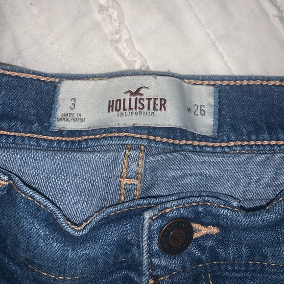 SHORTS - Picture 2 of 3